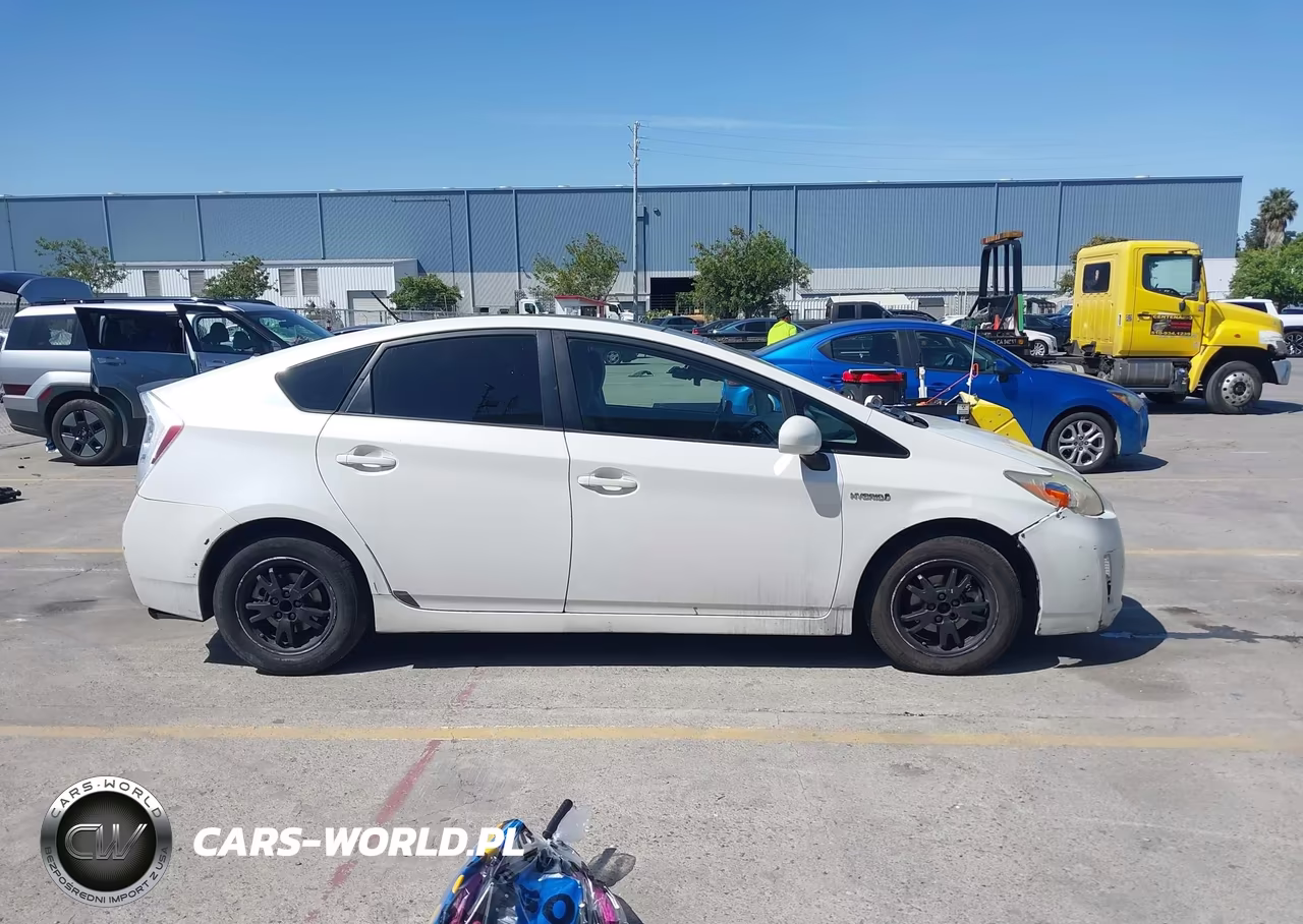 2011 Toyota Prius Three VIN:JTDKN3DU0B0281051 - 13