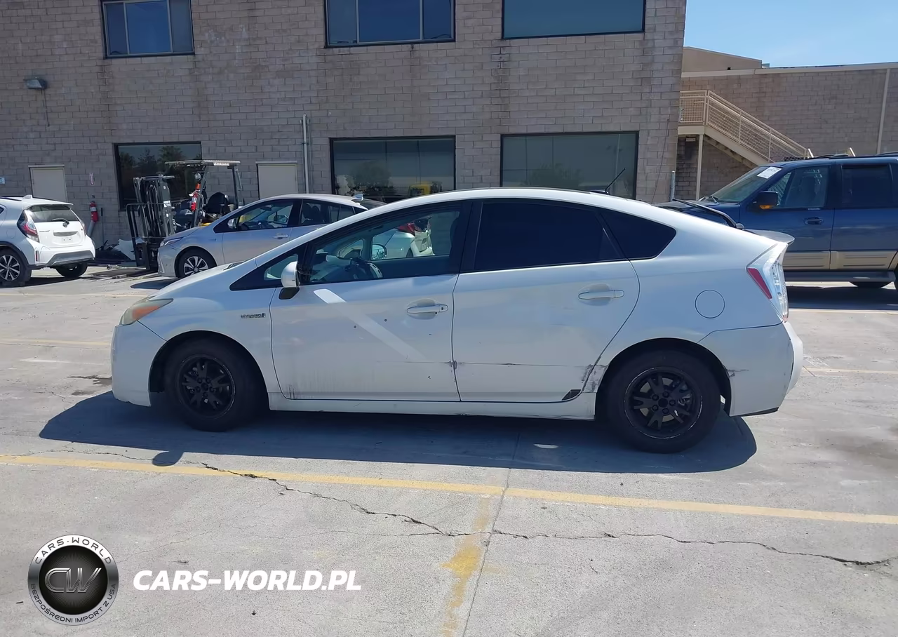 2011 Toyota Prius Three VIN:JTDKN3DU0B0281051 - 14