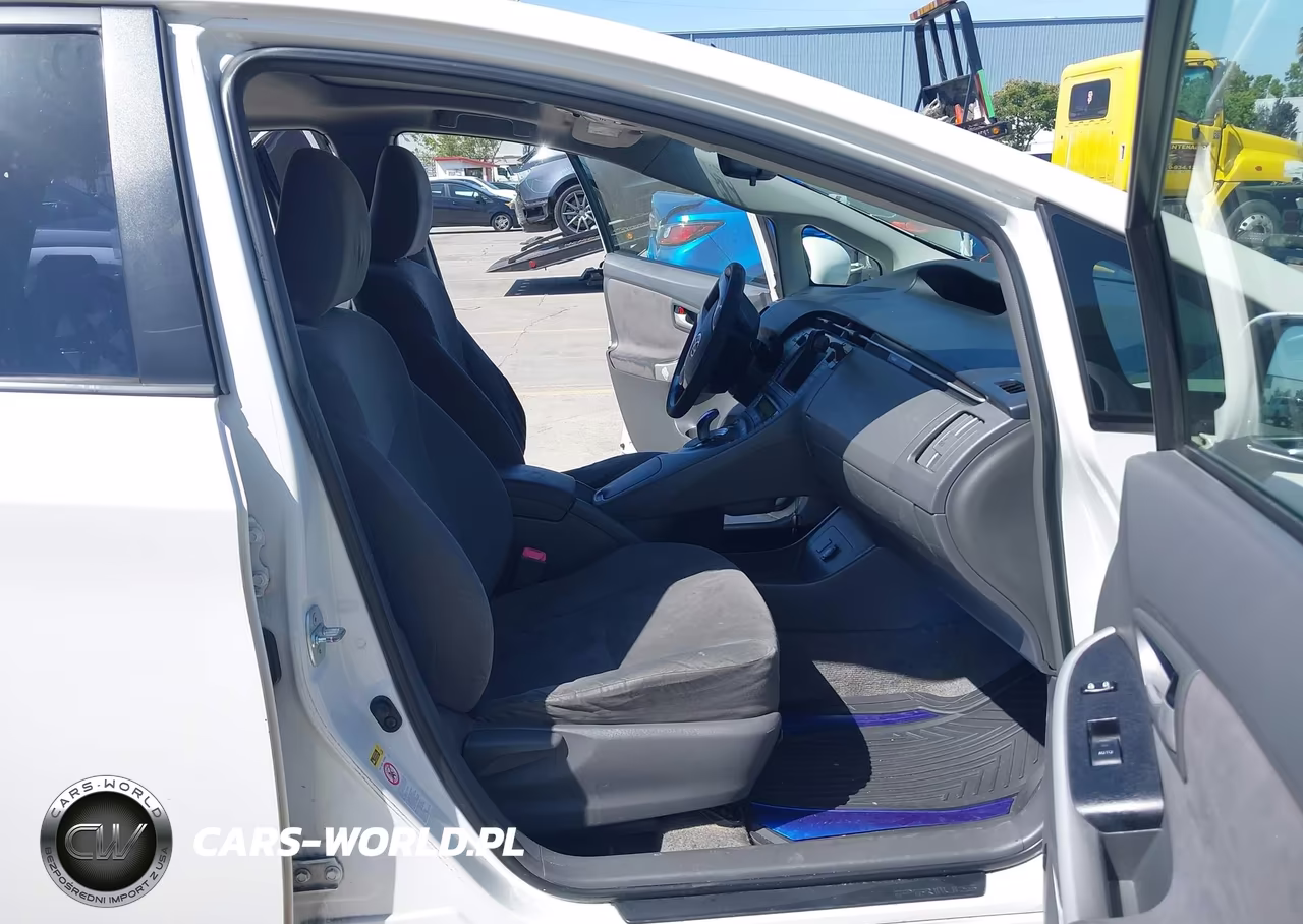 2011 Toyota Prius Three VIN:JTDKN3DU0B0281051 - 5