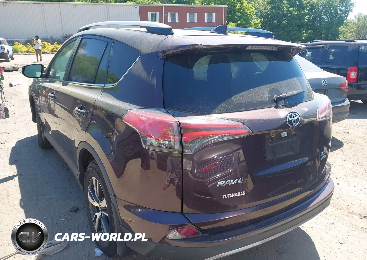 2018 Toyota Rav4 Xle VIN:2T3RFREVXJW698600 - 3