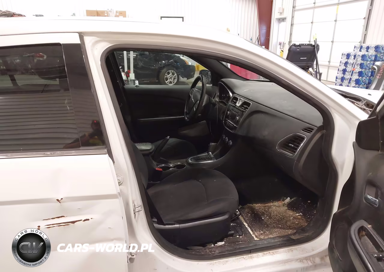 2014 Chrysler 200 Touring VIN:1C3CCBBB5EN108143 - 5