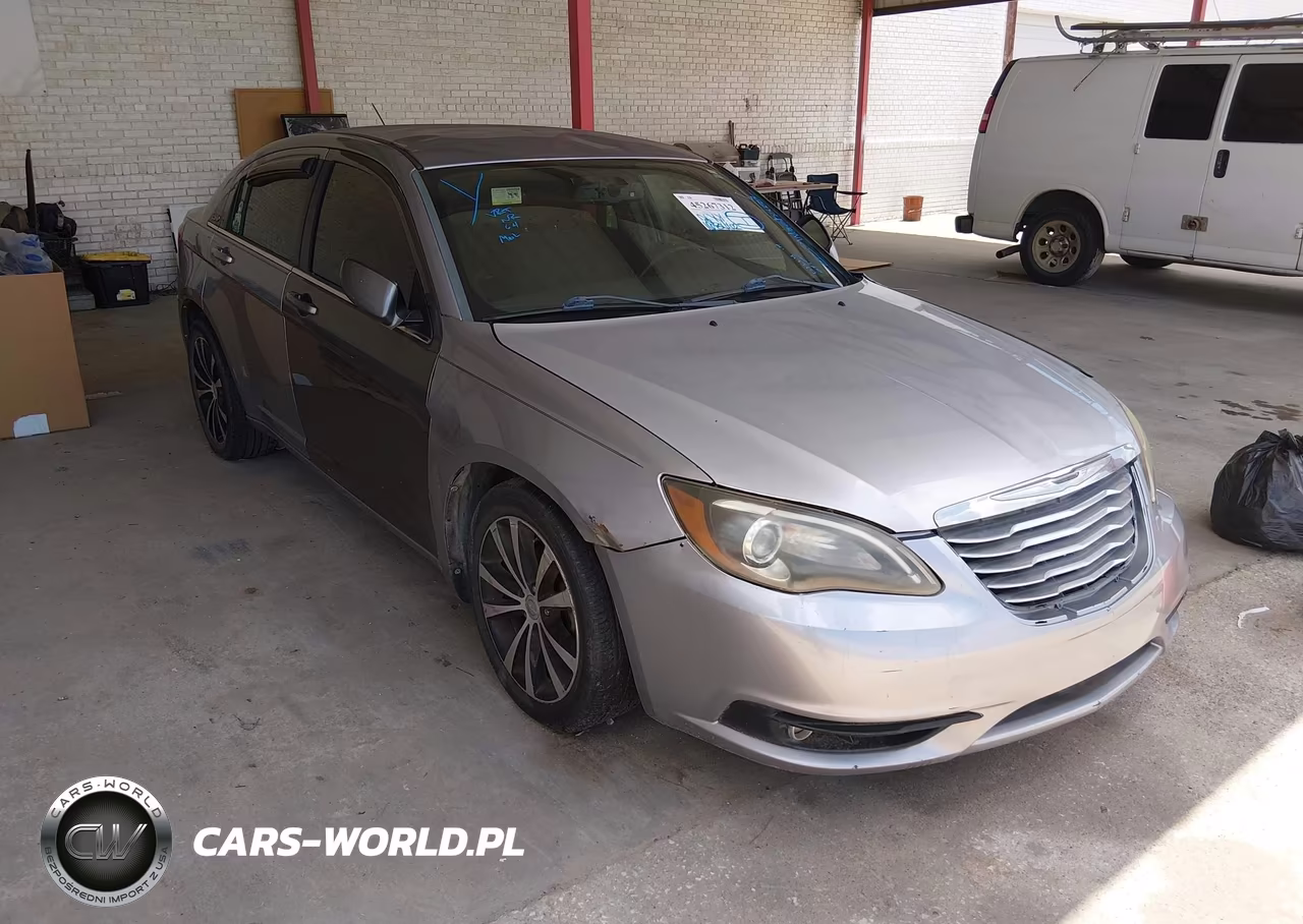 2014 Chrysler 200 Touring – zdjęcie 1 z 16