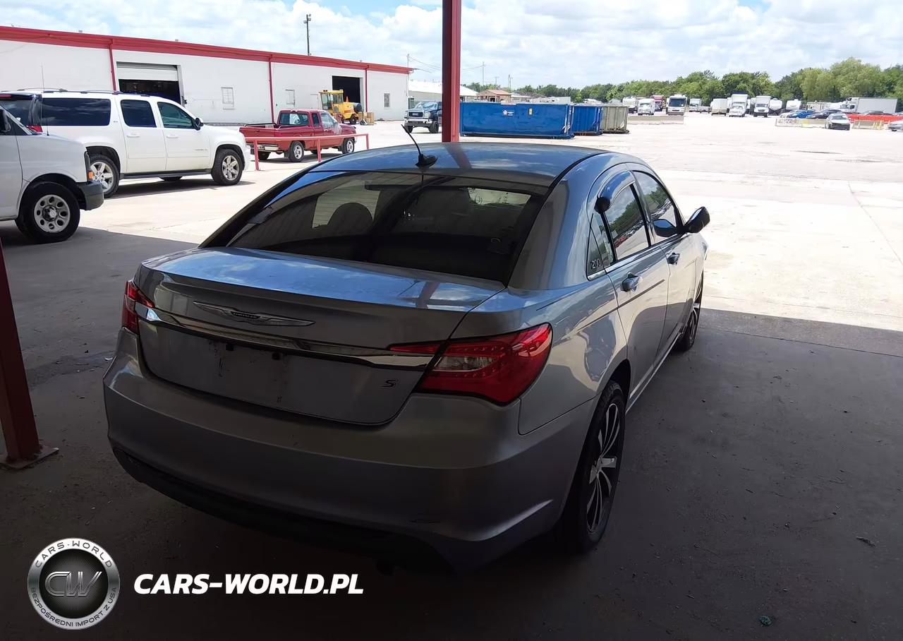 2014 Chrysler 200 Touring VIN:1C3CCBBBXEN107800 - 4