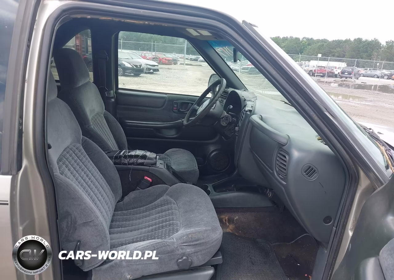 2001 Chevrolet Blazer Ls VIN:1GNCS18W31K148369 - 5