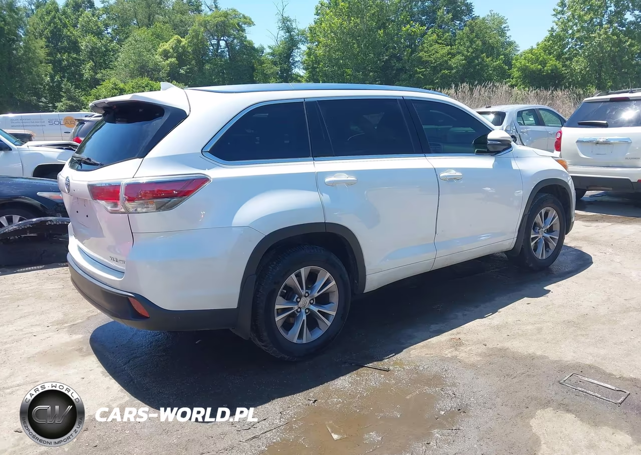 2015 Toyota Highlander Xle V6 VIN:5TDJKRFH7FS169552 - 4