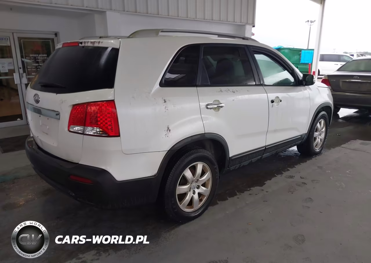 2012 Kia Sorento Lx V6 VIN:5XYKT4A25CG241784 - 4
