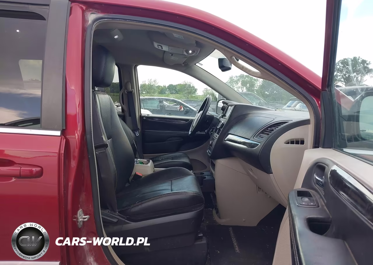2015 Chrysler Town & Country Touring VIN:2C4RC1BGXFR636860 - 5