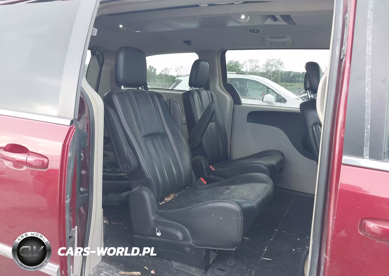2015 Chrysler Town & Country Touring VIN:2C4RC1BGXFR636860 - 8