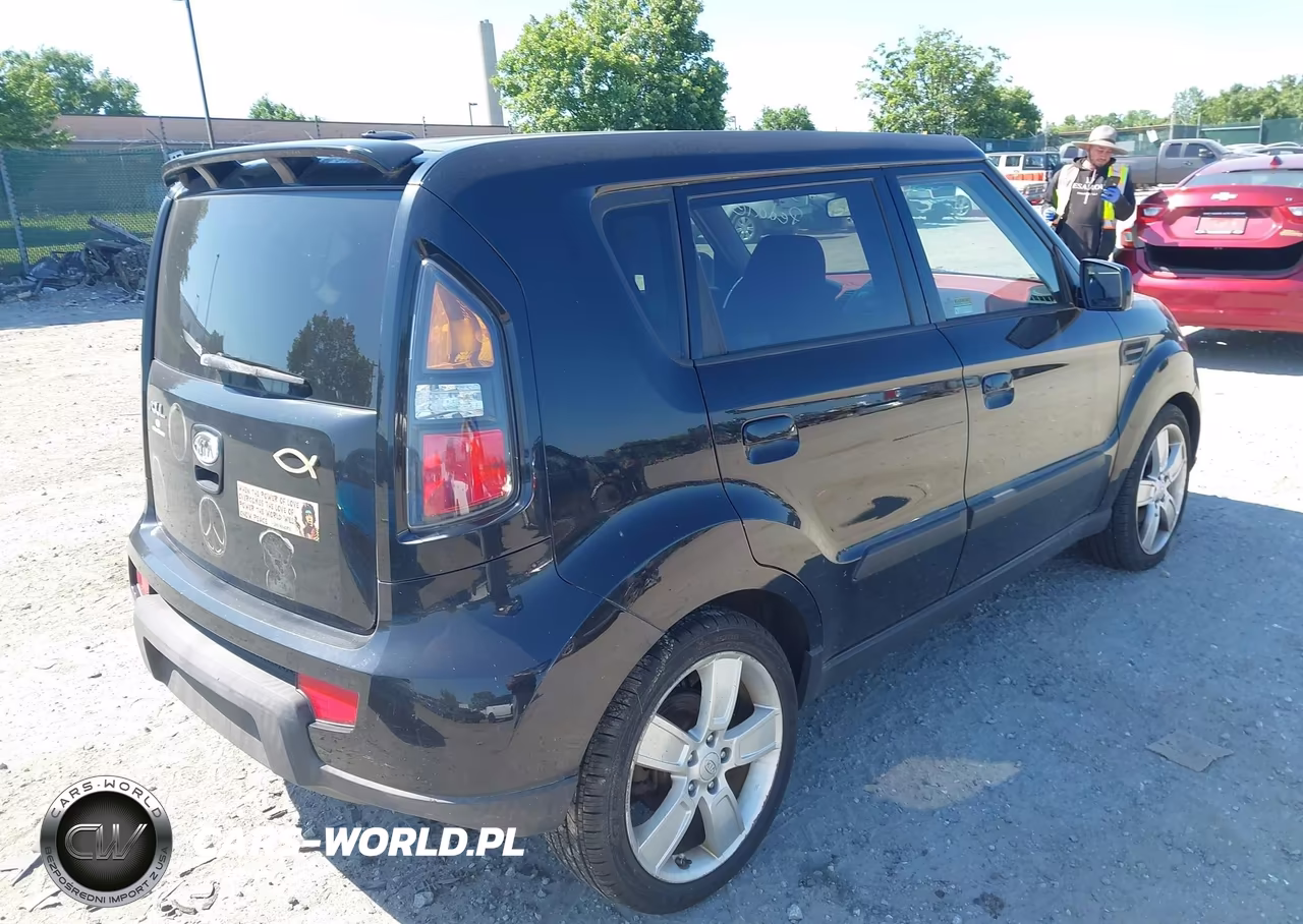 2010 Kia Soul Sport VIN:KNDJT2A27A7028927 - 4