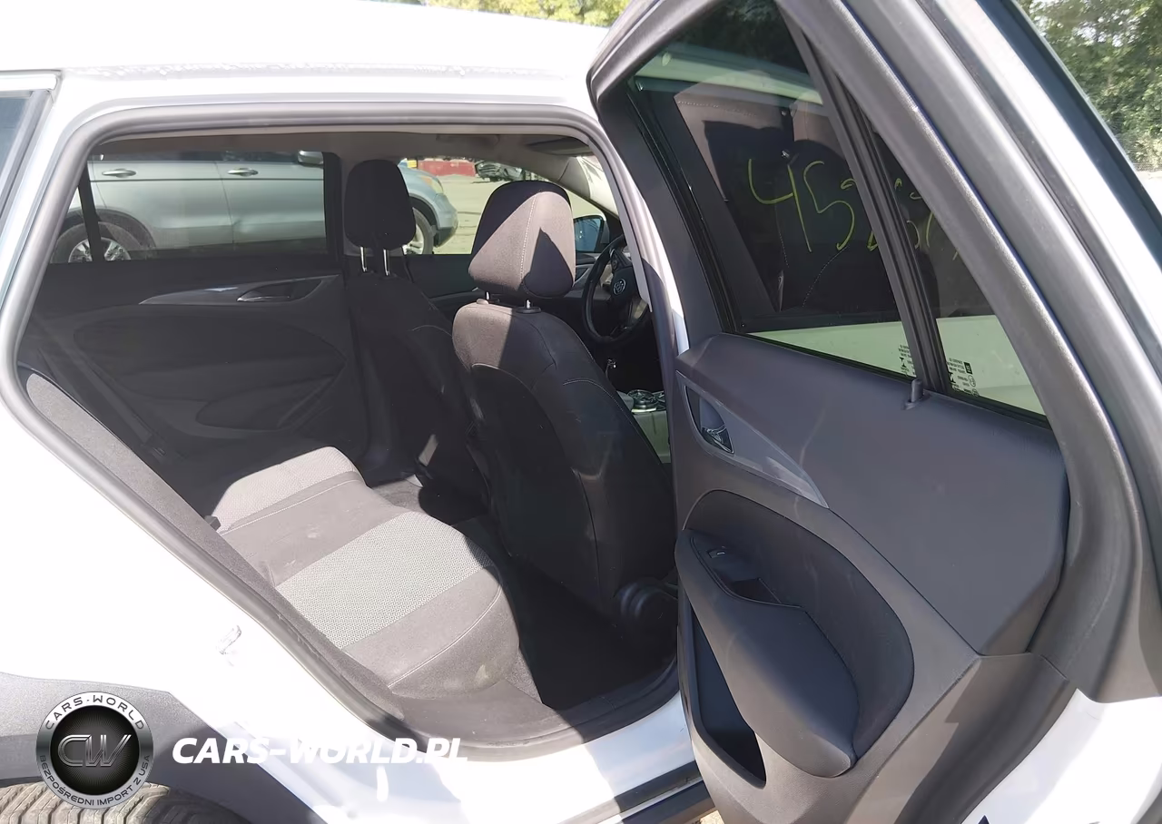 2018 Buick Regal Tourx Preferred VIN:W04GU8SX4J1078606 - 8