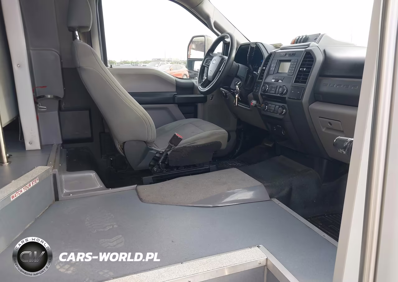 2017 Ford F-450 Chassis Xl VIN:1FDAF4GY2HEE59269 - 5