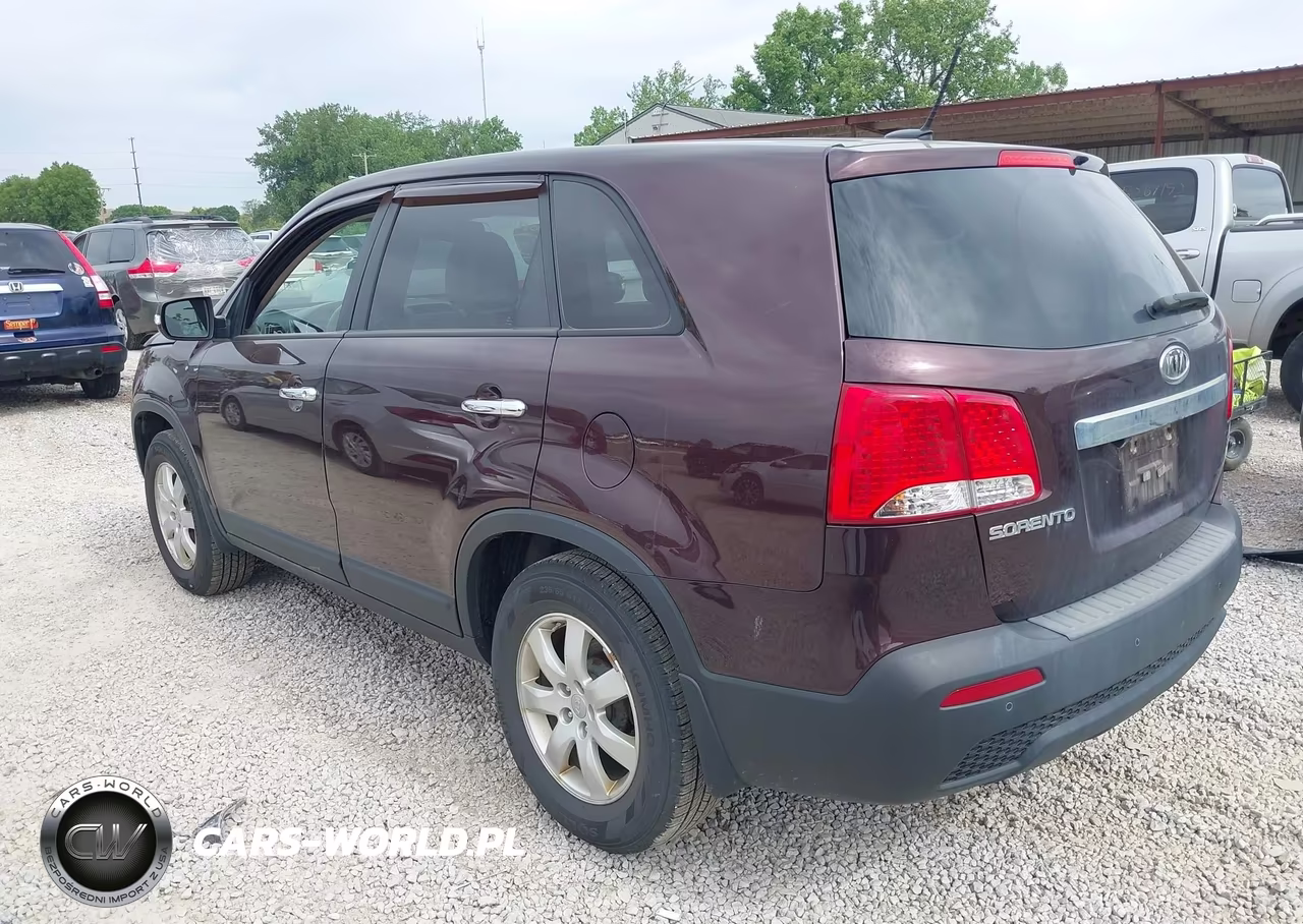 2013 Kia Sorento Lx VIN:5XYKT3A17DG378504 - 3