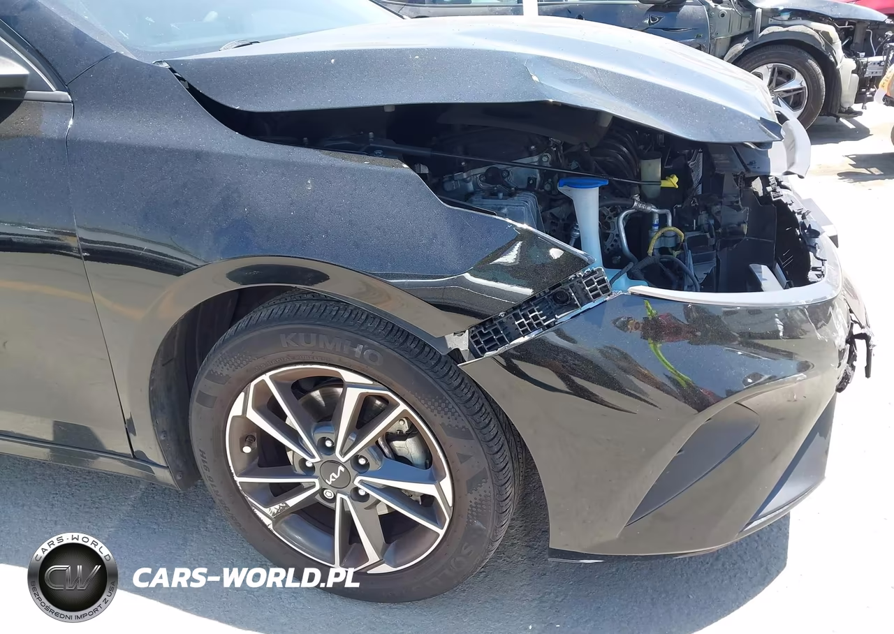 2023 Kia Forte Lxs VIN:3KPF24AD0PE570661 - 17