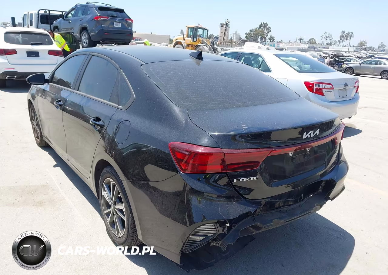 2023 Kia Forte Lxs VIN:3KPF24AD0PE570661 - 3