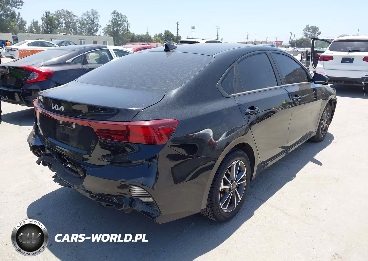 2023 Kia Forte Lxs VIN:3KPF24AD0PE570661 - 4