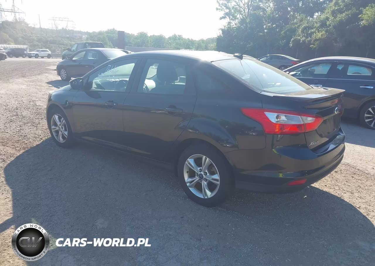 2012 Ford Focus Se VIN:1FAHP3F25CL412917 - 3