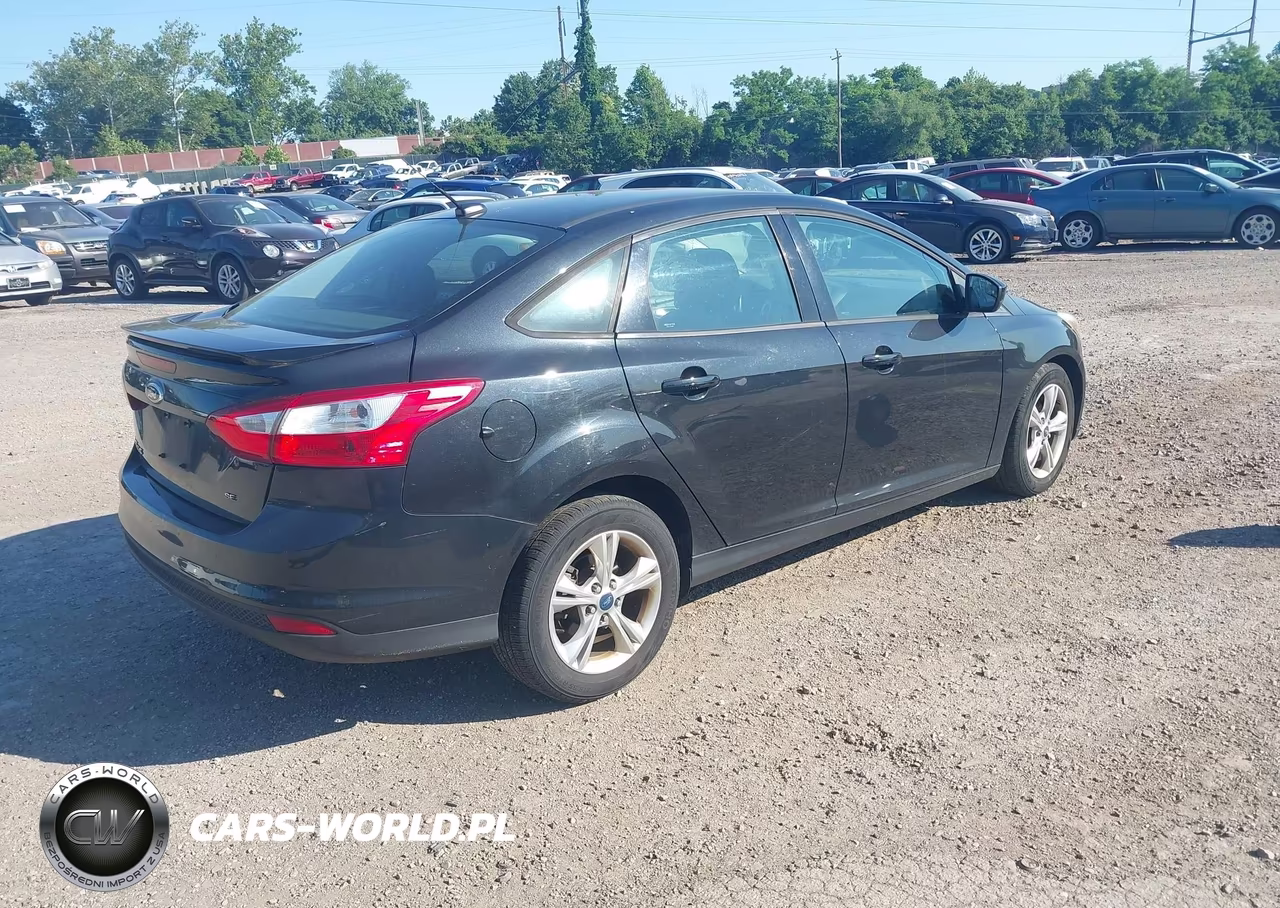 2012 Ford Focus Se VIN:1FAHP3F25CL412917 - 4