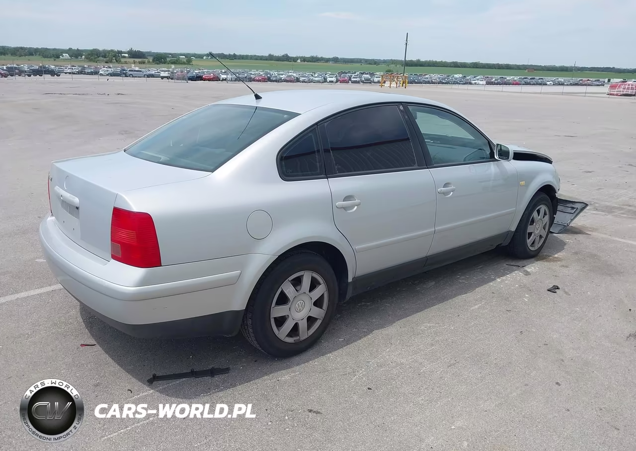 1999 Volkswagen Passat Gls VIN:WVWMA63B1XE424685 - 4