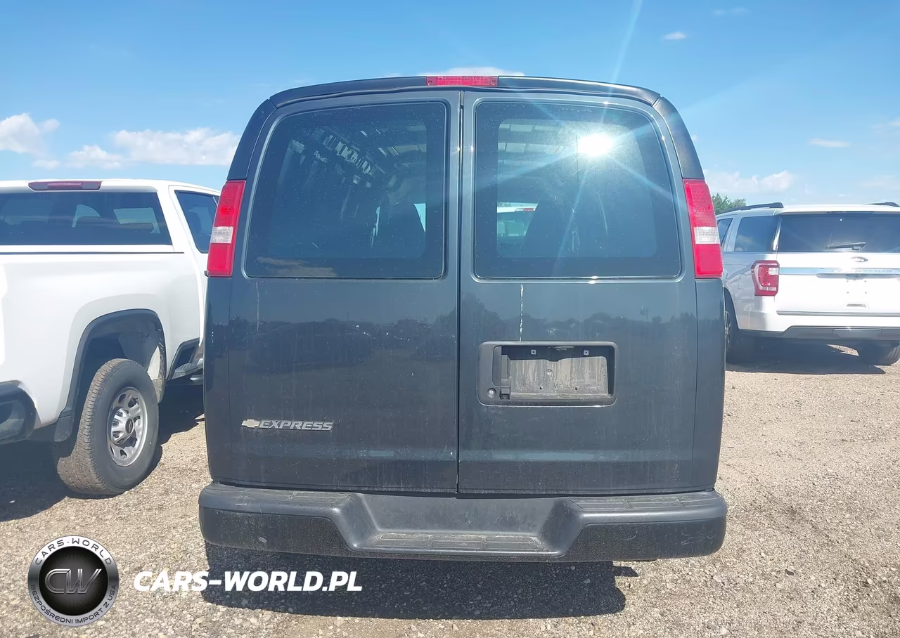2018 Chevrolet Express 2500 Work Van VIN:1GCWGAFG1J1241660 - 16