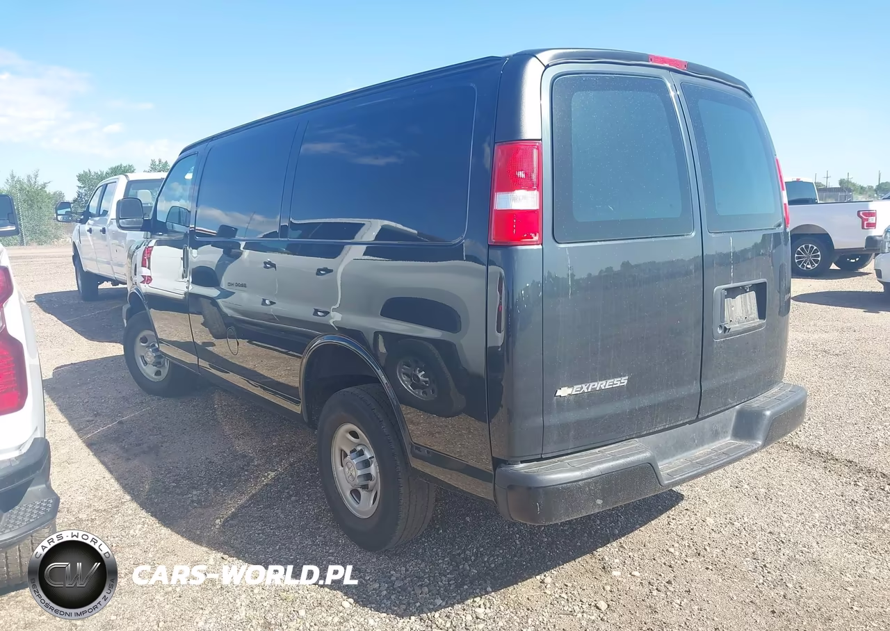 2018 Chevrolet Express 2500 Work Van VIN:1GCWGAFG1J1241660 - 3