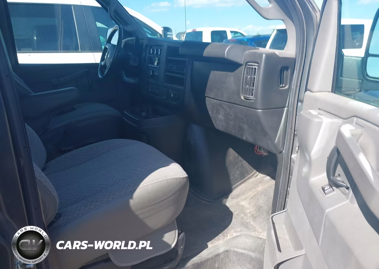 2018 Chevrolet Express 2500 Work Van VIN:1GCWGAFG1J1241660 - 5