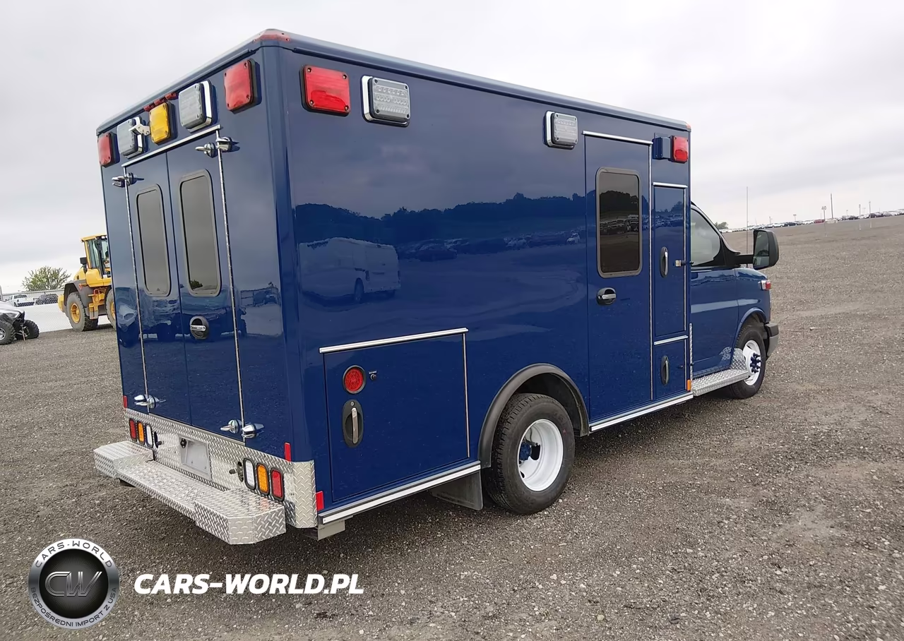 2015 Chevrolet Express Cutaway 3500 Diesel VIN:1GB3G2CL4F1262783 - 4