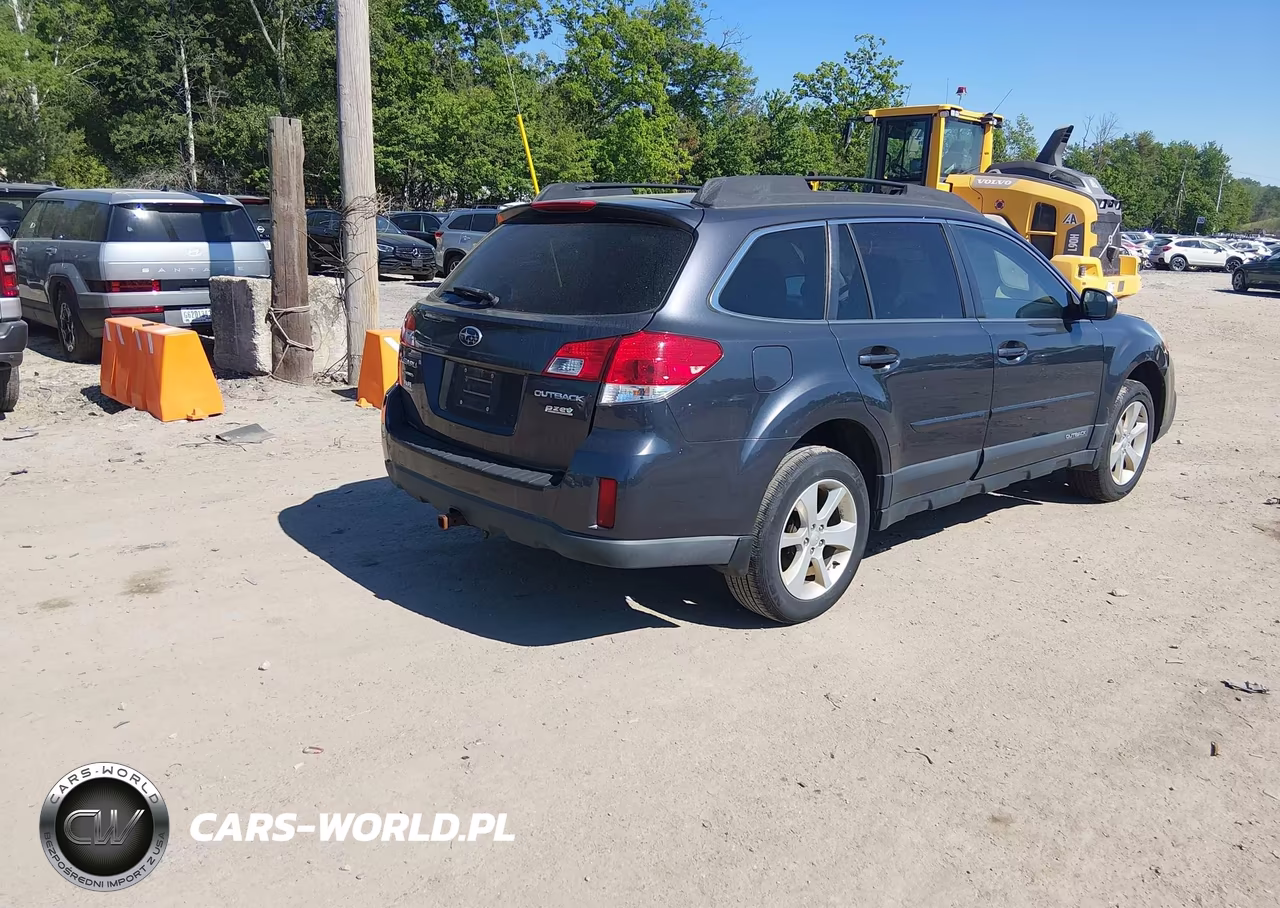 2013 Subaru Outback 2.5I Premium VIN:4S4BRBCC5D3255453 - 4