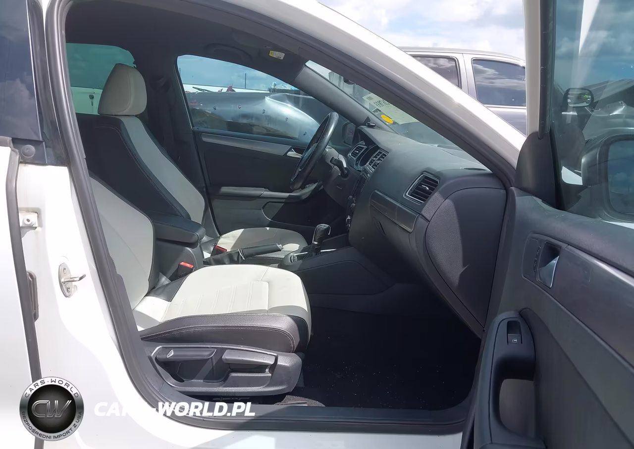 2016 Volkswagen Jetta 1.8T Sport VIN:3VWD17AJ9GM370544 - 5