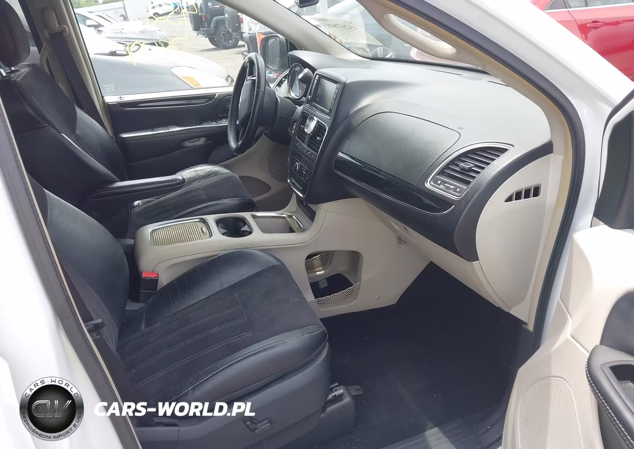 2014 Chrysler Town & Country Touring-L 30Th Anniversary VIN:2C4RC1CGXER313437 - 5