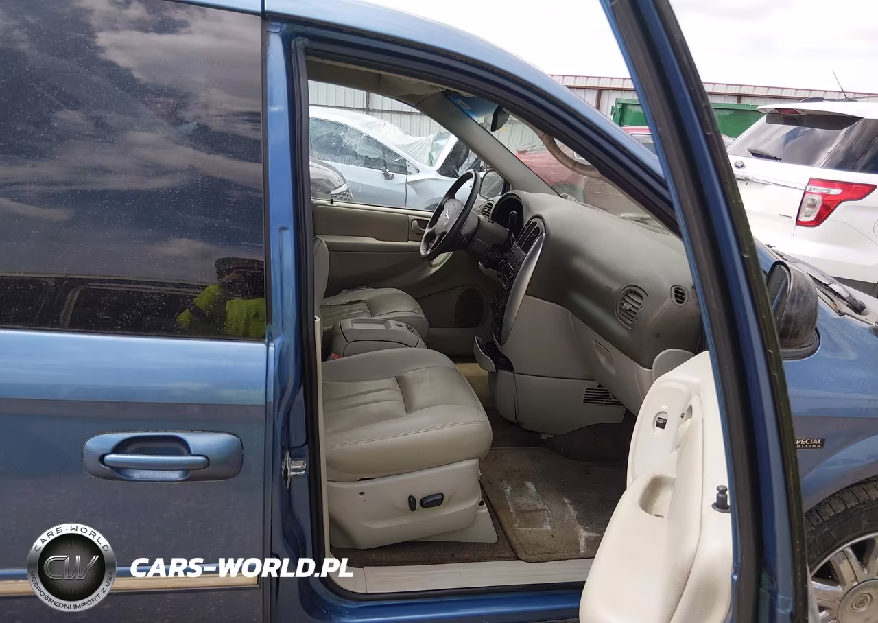 2007 Chrysler Town & Country Touring VIN:2A4GP54L87R316428 - 5