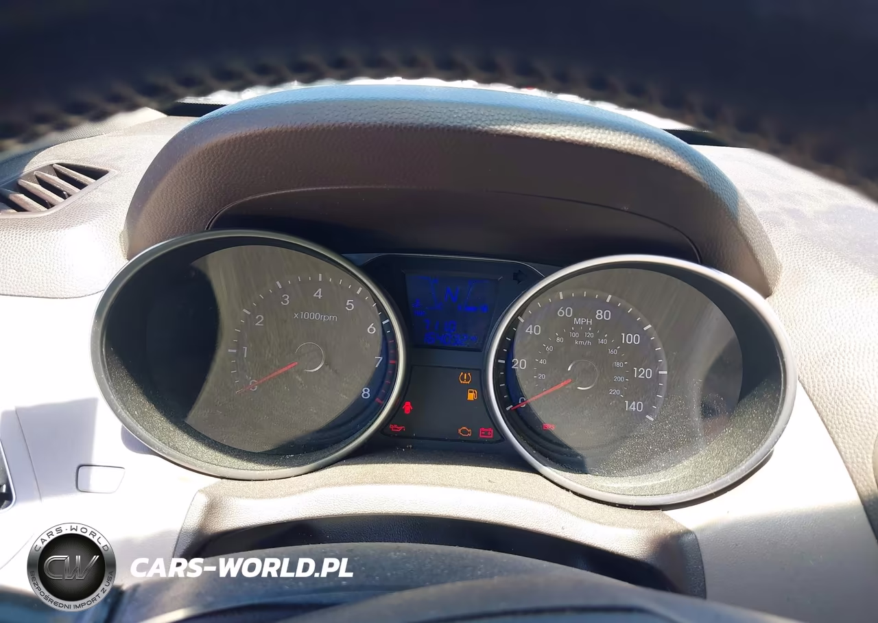 2011 Hyundai Tucson Gls VIN:KM8JU3AC3BU240945 - 7