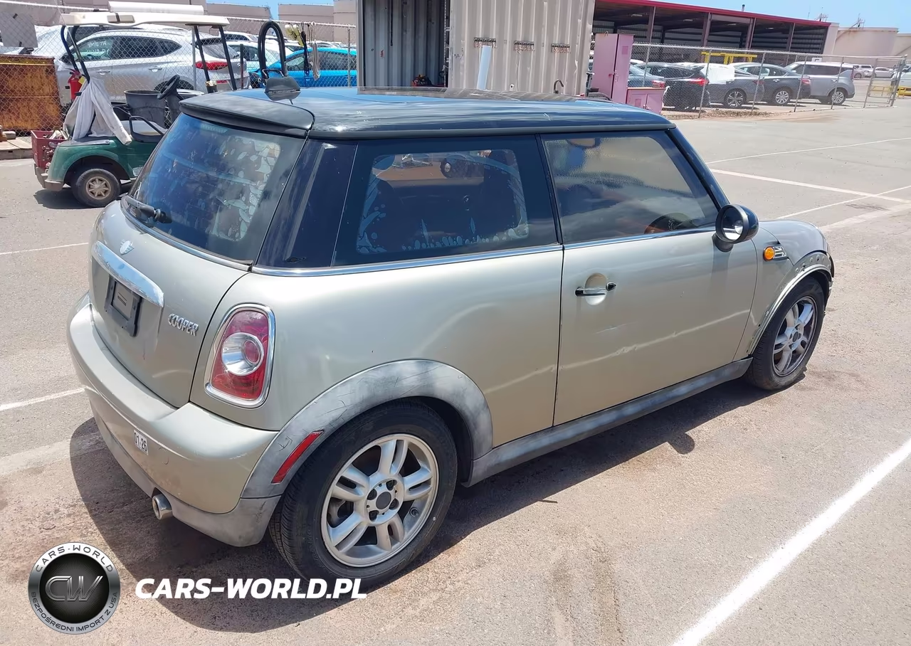 2011 Mini Cooper VIN:WMWSU3C5XBT091184 - 4