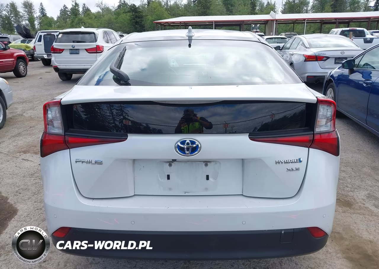 2021 Toyota Prius Xle VIN:JTDKAMFU2M3139896 - 17