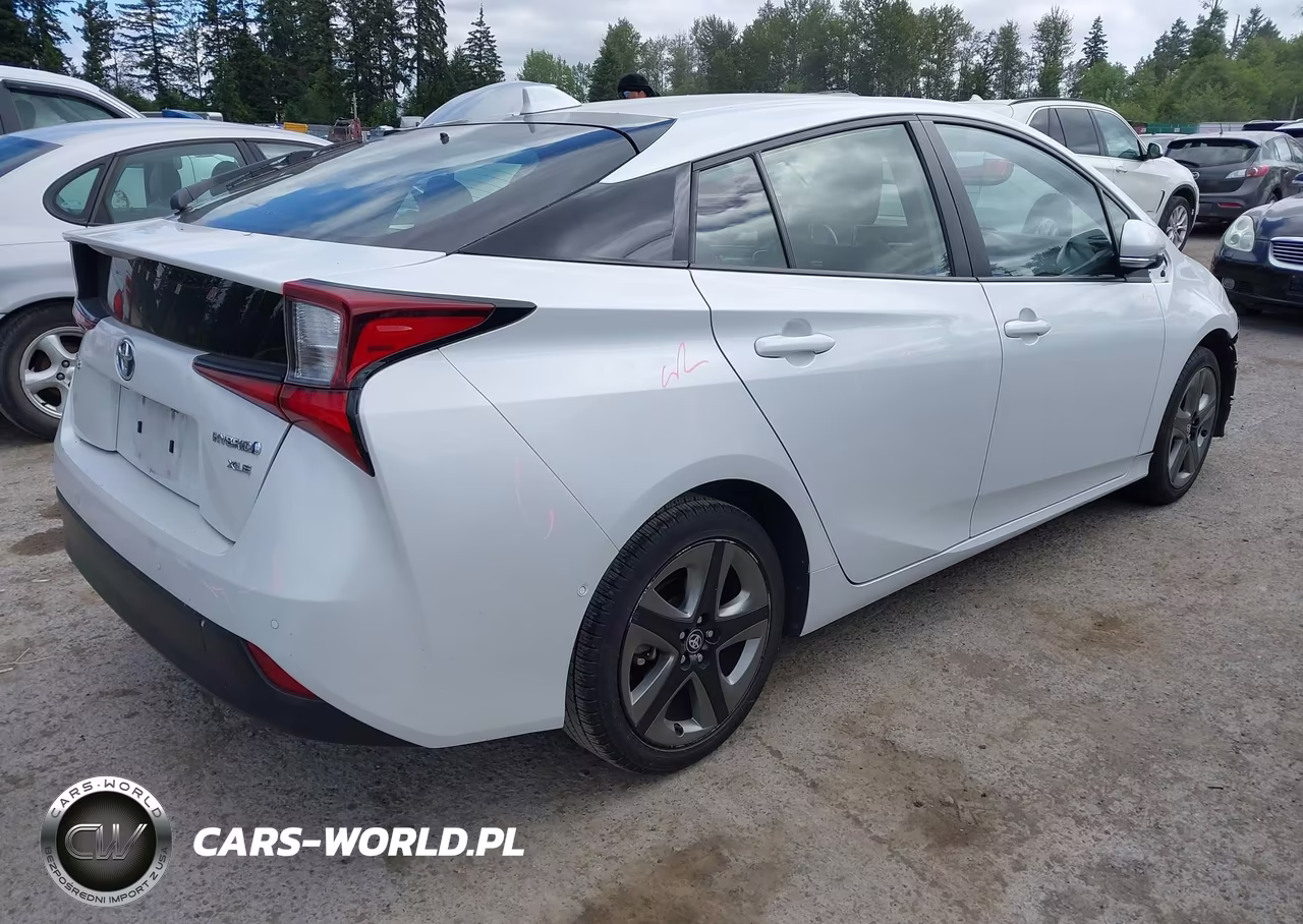 2021 Toyota Prius Xle VIN:JTDKAMFU2M3139896 - 4
