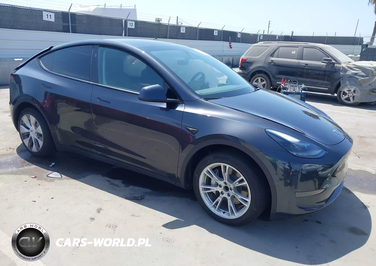 2024 Tesla Model Y – zdjęcie 1 z 18