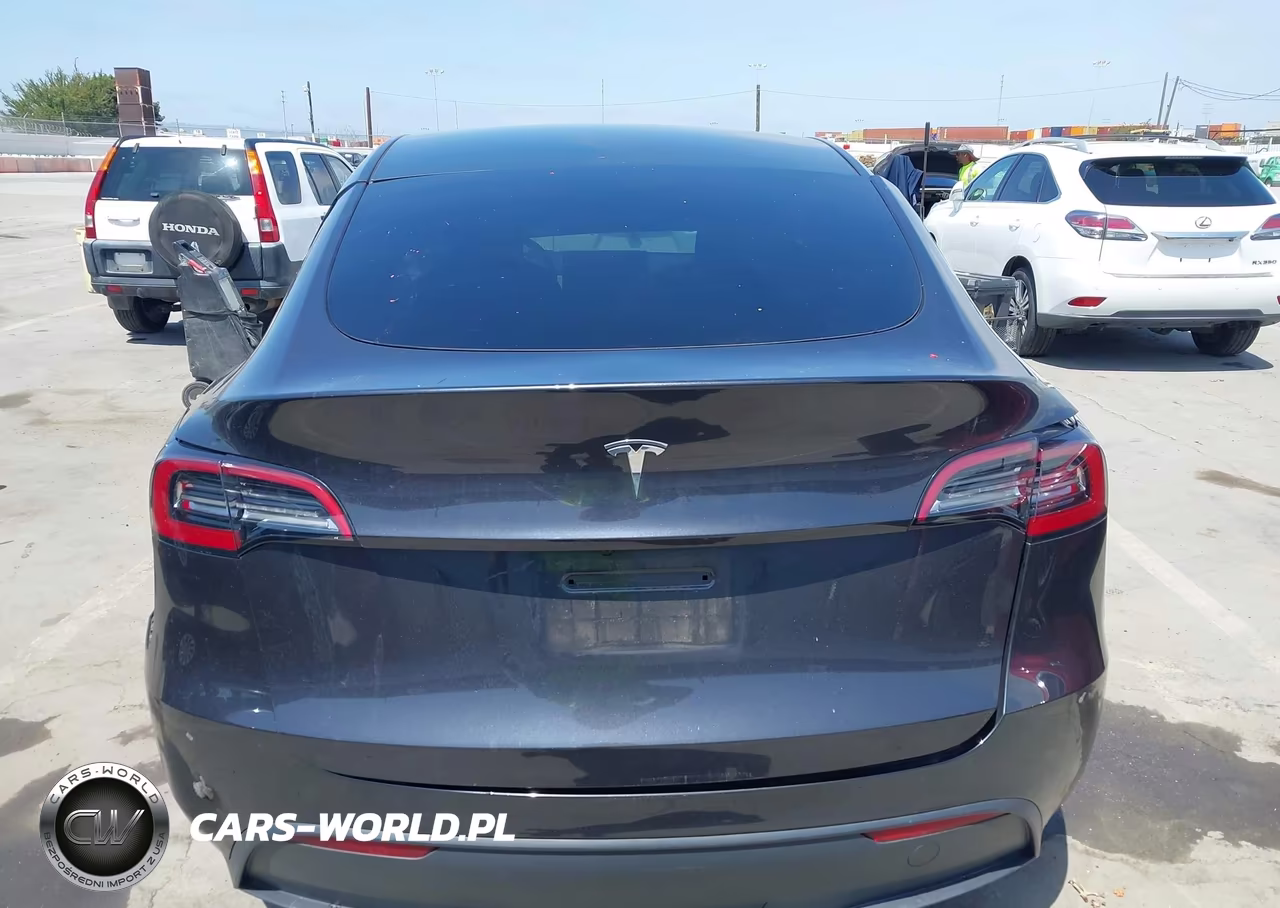 2024 Tesla Model Y VIN:7SAYGDED5RF083878 - 16