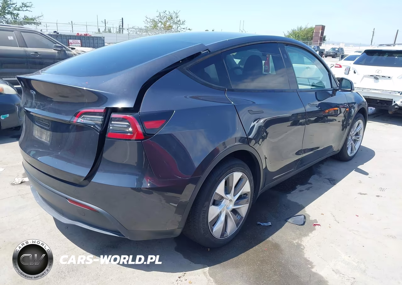 2024 Tesla Model Y VIN:7SAYGDED5RF083878 - 4