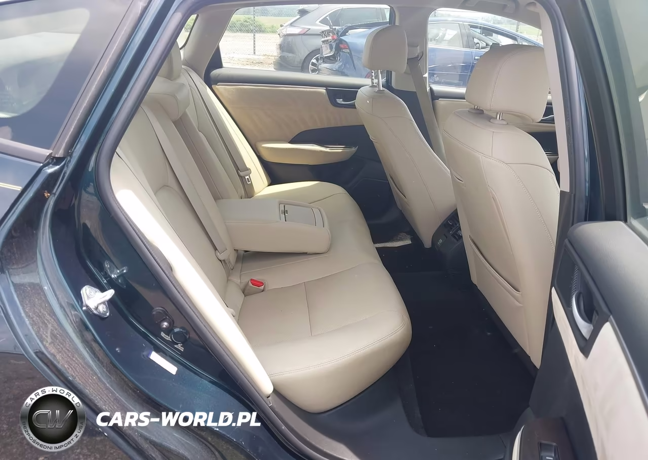 2018 Honda Clarity Plug-In Hybrid Touring VIN:JHMZC5F36JC002525 - 8