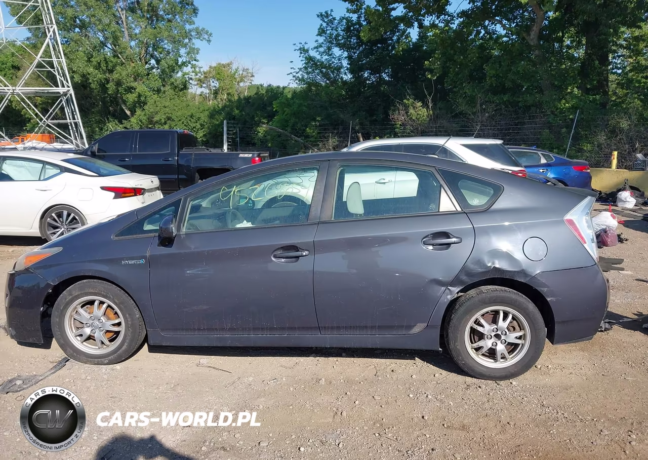 2011 Toyota Prius Three VIN:JTDKN3DU9B0250221 - 14
