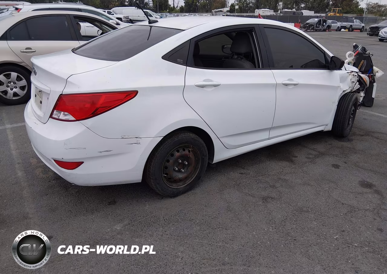2015 Hyundai Accent Gls VIN:KMHCT4AE5FU806273 - 4
