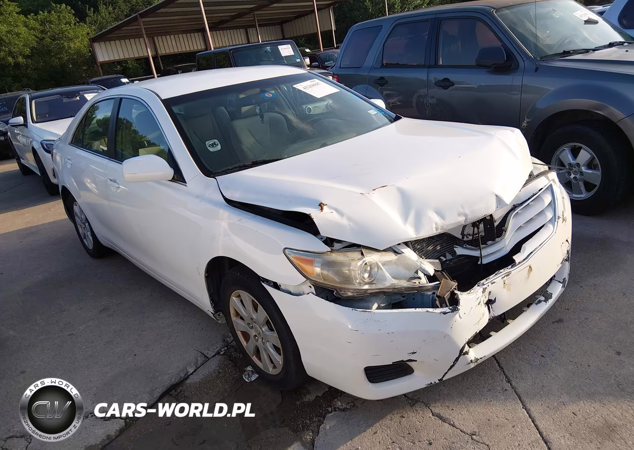 2010 Toyota Camry Le – zdjęcie 1 z 11