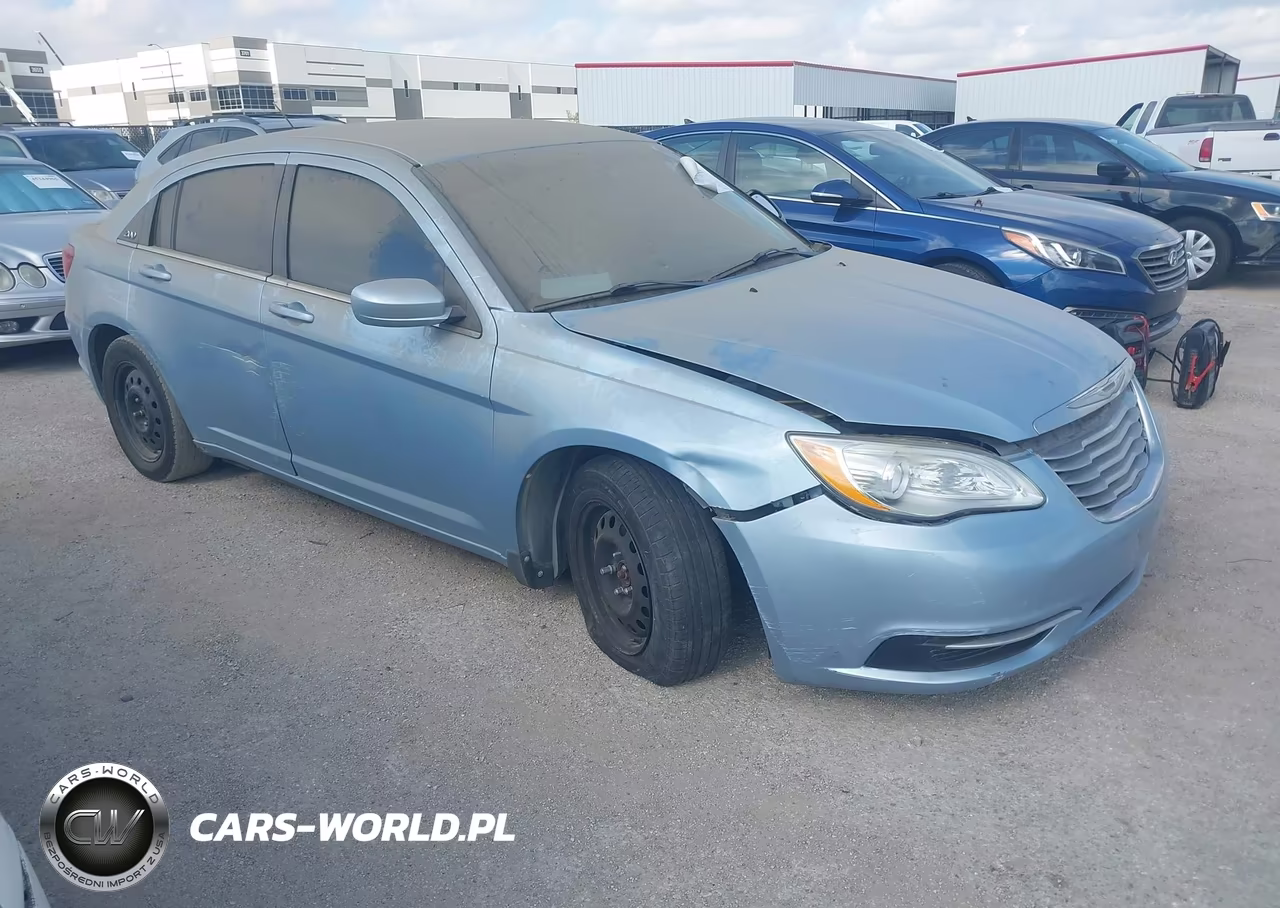 2013 Chrysler 200 Touring – zdjęcie 1 z 13