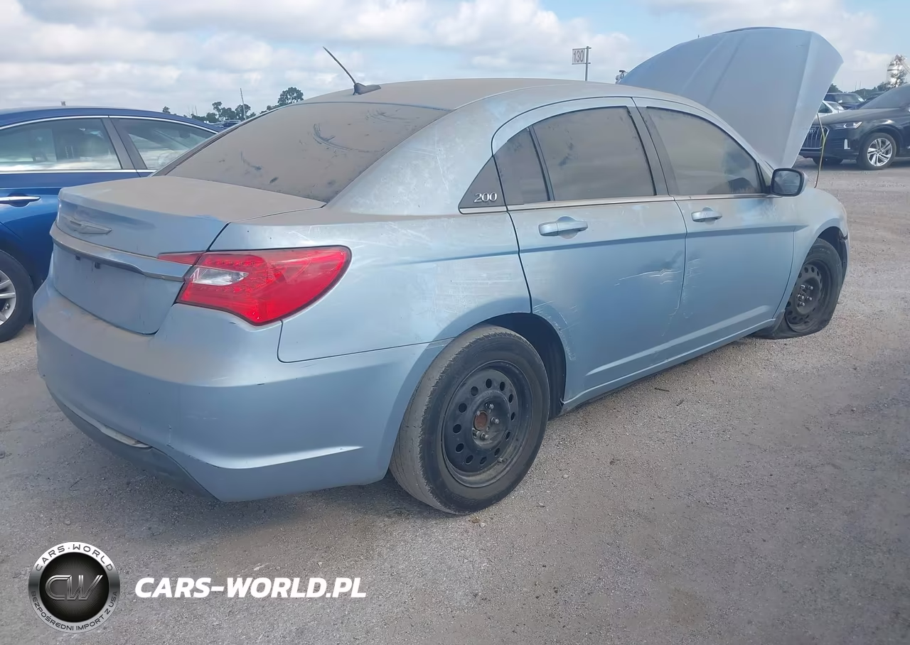2013 Chrysler 200 Touring VIN:1C3CCBBB9DN539325 - 4
