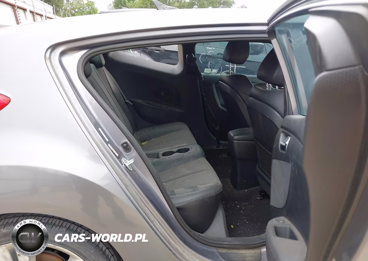 2016 Hyundai Veloster VIN:KMHTC6AD6GU288758 - 8