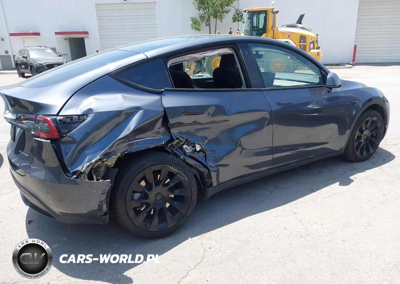 2023 Tesla Model Y Awd-Long Range Dual Motor All-Wheel Drive VIN:7SAYGDEE3PA057217 - 4