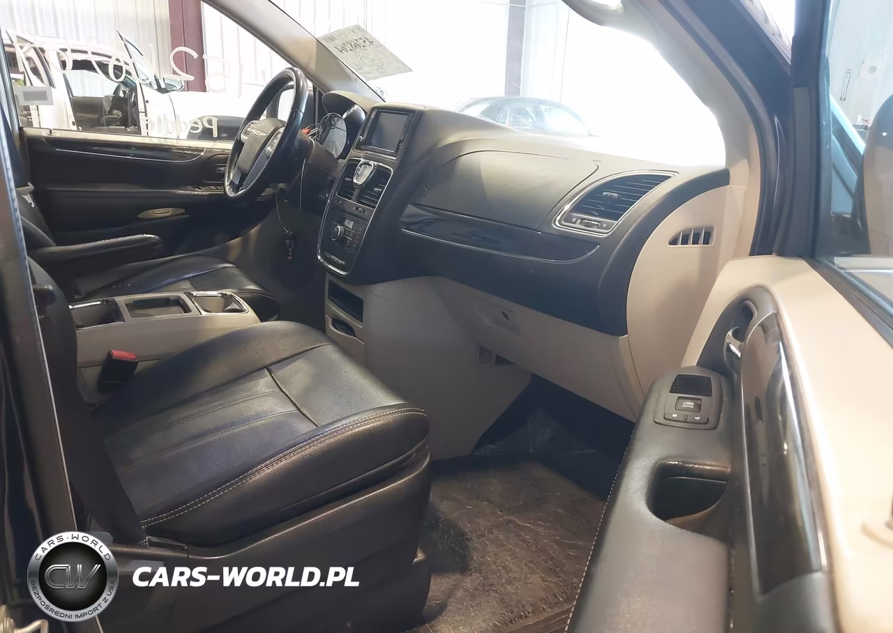 2015 Chrysler Town & Country Touring VIN:2C4RC1BGXFR538525 - 5