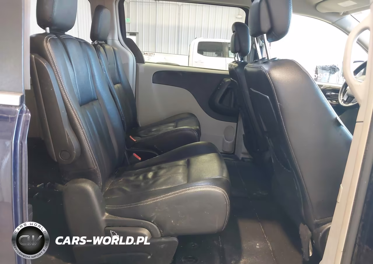2015 Chrysler Town & Country Touring VIN:2C4RC1BGXFR538525 - 8