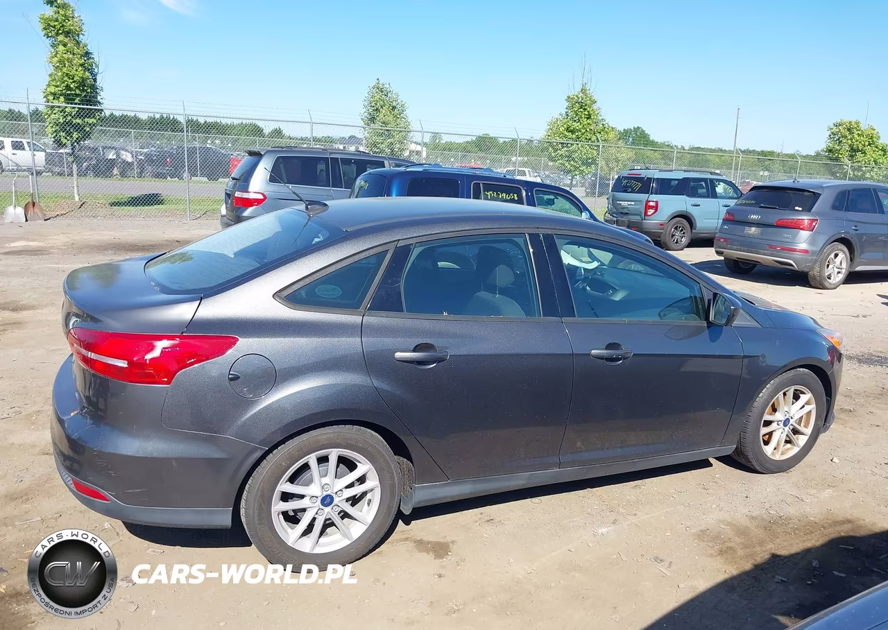 2018 Ford Focus Se VIN:1FADP3F22JL201928 - 13