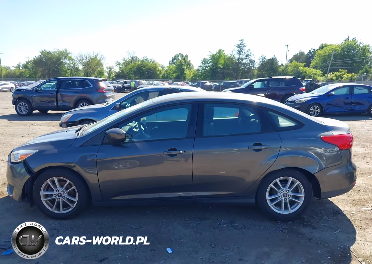 2018 Ford Focus Se VIN:1FADP3F22JL201928 - 14