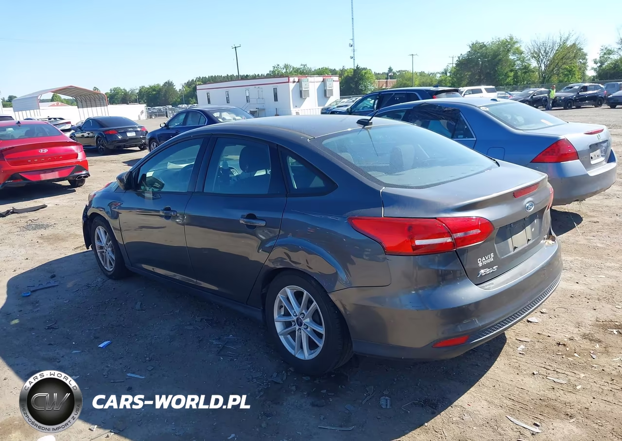 2018 Ford Focus Se VIN:1FADP3F22JL201928 - 3